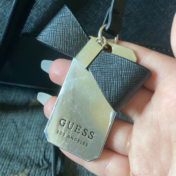 Guess Purse, gently used.. great condition - Picture 6 of 6